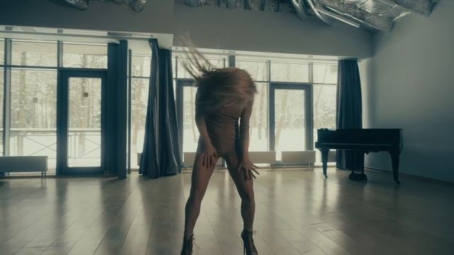 A WOMAN'S WORTH | FRAULES SOLO| ALICIA KEYS смотреть онлайн