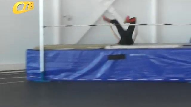 В ЖЕЛЕЗНОГОРСКЕ ПРОШЕЛ ТУРНИР ПО ПРЫЖКАМ В ВЫСОТУ смотреть онлайн