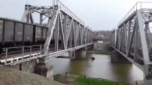 Быстрый местный. Электровоз 3ЭС5К-327 "Ермак" с грузовым поездом