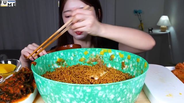 ASMR MUKBANG | Massive Ramen Challenge! Fire Black Bean Noodles (Jjajang) & Kimchi! Jumbo Noodles
