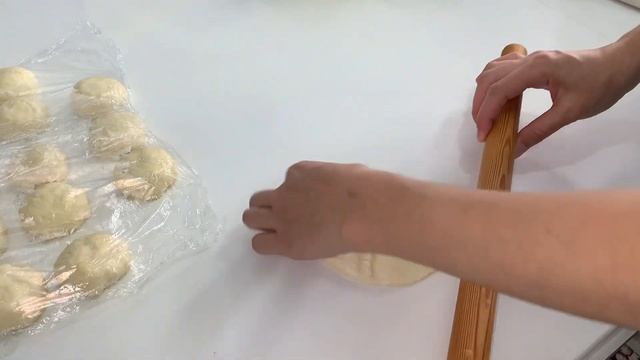 Пирожки😍Очень вкусный проверенный рецепт.Екі түрлі начинкамен пирожки. смотреть онлайн