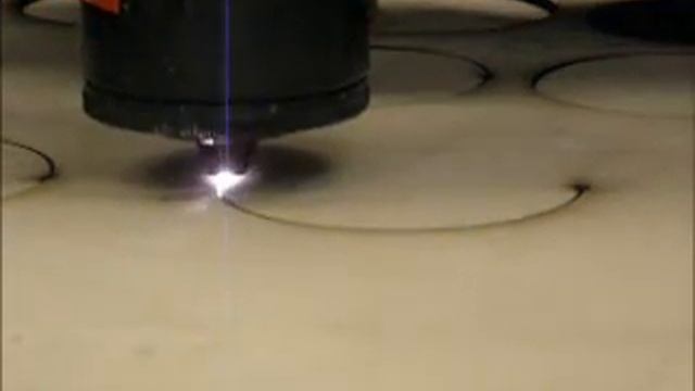 Synrad CO2 Laser Cutting Steel смотреть онлайн