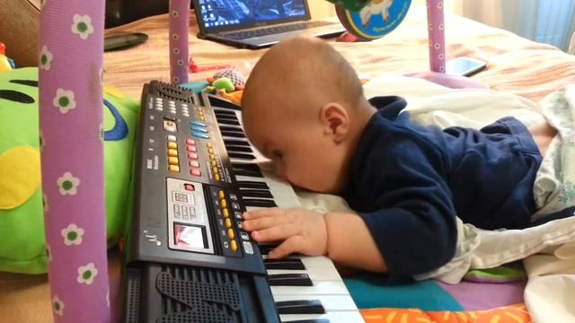 Мызыкант.Дал нам концерт в день своего дня рождения 5 месяцев смотреть онлайн