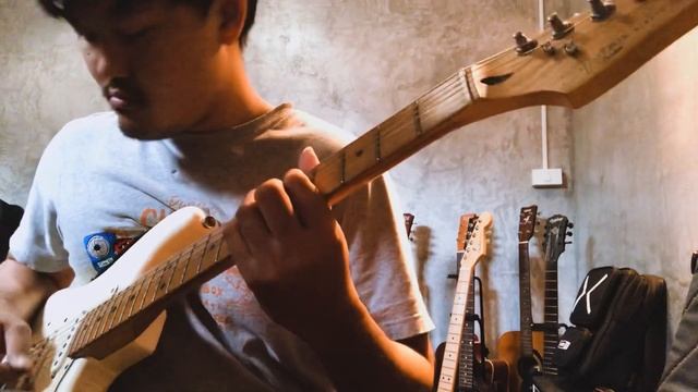 รีวิว Squier Deluxe Strat เพียง 7,xxx.- ถูกและคุ้มมากครับ смотреть онлайн