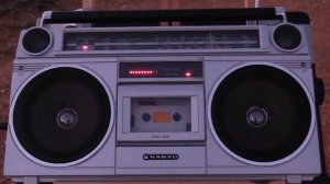 Boombox FMDX: Sanyo M9916K - 104.1 FM
