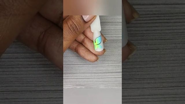 DISEÑO DE MARIPOSA CON PIGMENTOS