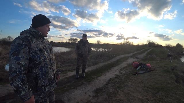 Весенний налим и не только. Ночная рыбалка на острове смотреть онлайн