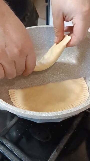 Домашние чебуреки, или как накормить ребенка, которого отпустили раньше, а у тебя ничего не готово. смотреть онлайн