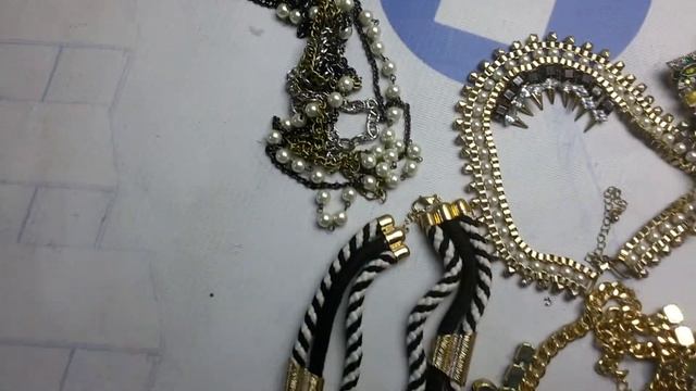 8674 Бижутерия (cream) 20 пак 2.05кг 11.35€\кг смотреть онлайн