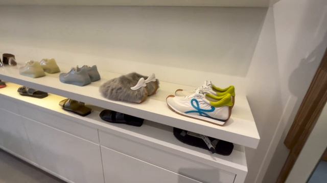 COME SHOP W ME | WOODBURY COMMON | LOEWE, BURBERRY, MAX MARA, MAISON MARGIELA, FENDI, MULBERRY, ETC смотреть онлайн