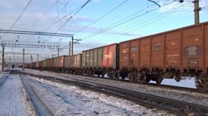 Электровоз ВЛ10-1588 с грузовым поездом