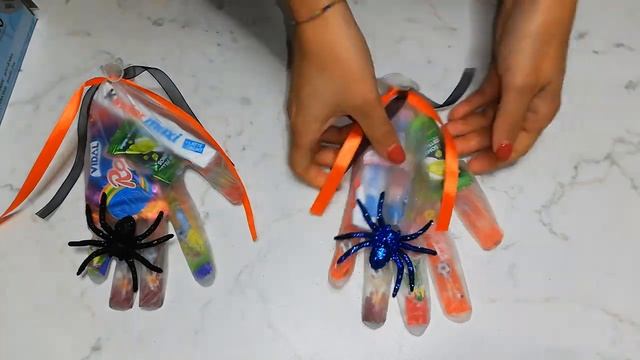 Guanti di caramelle e Lecca lecca Ragno | Halloween смотреть онлайн