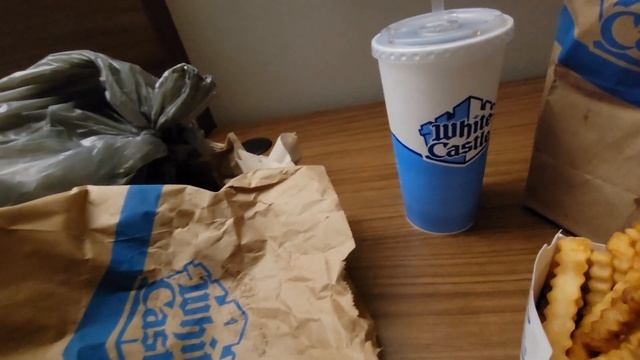 Dinner at White Castle - April 2024 смотреть онлайн