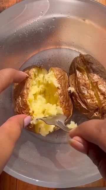 Cheesy baked potatoes in microwave #shorts #potatorecipe #potato