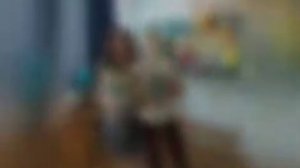 Листвой шелестит сентябрь,вновь расцветает май.Мы будем любить тебя,Начальная школа, знай!