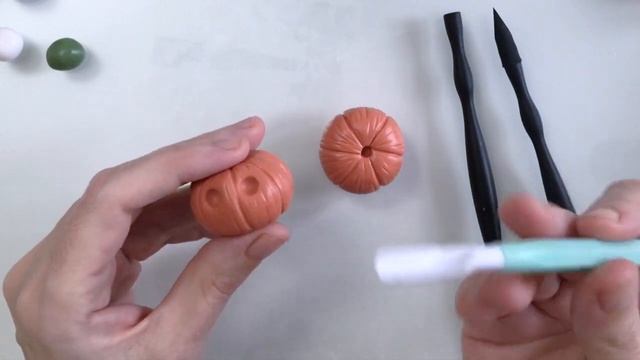 Sculpting HALLOWEEN PUMPKINS with Sculpey Soufflé Polymer Clay | Tutorial смотреть онлайн