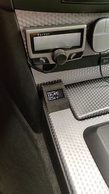 Temperature and Voltmeter w/ arduino on 0.96" OLED display. смотреть онлайн