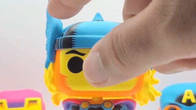 Pop Life: Funko Pop Marvel Black Light Thor смотреть онлайн