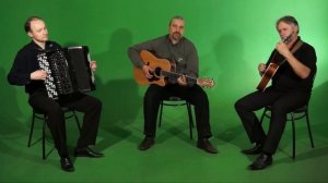 "Минуты тишины" Николай Червон 
муз.А.Петров ,сл.М.Матусовский из к/ф "Батальоны просят огня!"