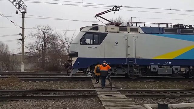 Грузовой Электровоз KZ8A 0041 на Станция Алматы-1Жд Хроника-КТЖ.