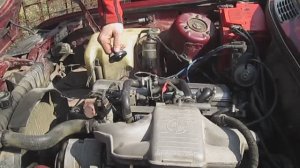 BMW E30 (318i) после проведения раскоксовки (очистка двигателя жидкостью) Заводим первый раз.