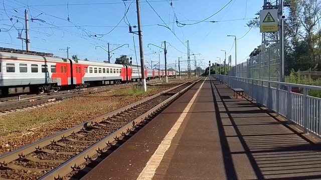 ЭД4М-0242 сообщением "Москва-Сергиев Посад ", прибывает на конечную станцию Сергиев Посад смотреть онлайн