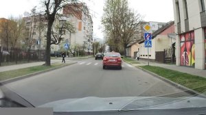 Поворот налево с одностороннего движения в данной ситуации в правой полосы.