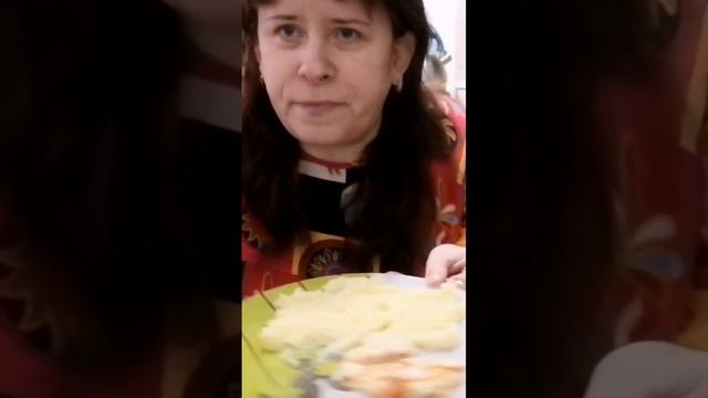 МУКБАНГ✴️Не могу спокойно ПОЖРАТЬ/Ульяша отбила все мне ноги/НЕ СЛУШАЕТ совсем😂. #Любашиныбудни смотреть онлайн