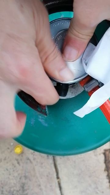 Connecting a gas bottle in the UK... Its this easy.