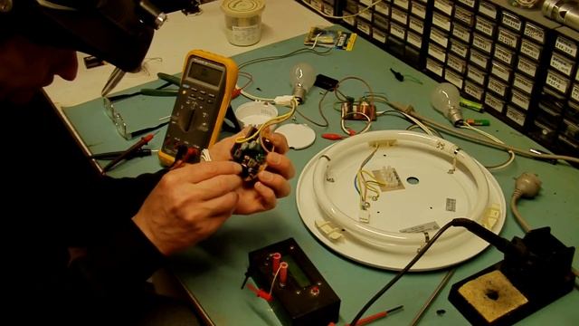 Repairing a 32W flourescent lamp with electronic ballast