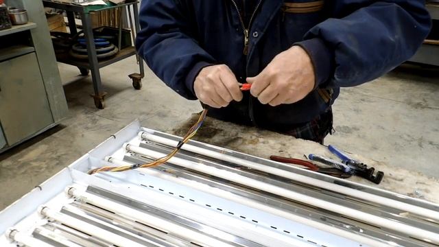 Convert T5 4' fluorescent 6 bulb to LED смотреть онлайн