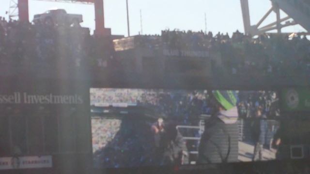 Seahawks Superbowl Rally - Raising the 12th man flag смотреть онлайн