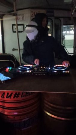 DJ