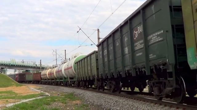 ВЛ10К-1506 с грузовым поездом:-) смотреть онлайн