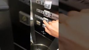 Катаюсь на лифте в Каширской Плазе