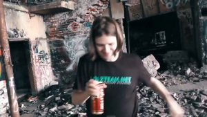 Влад с канала Убежище Кунякина 2005 насрал в кувшин