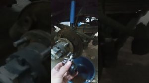 замена передних колодок на газ 69, и уазах.