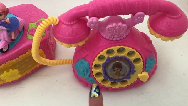 Review: Fancy Nancy’s “Fancy French Phone” and “Oh La La Music Box”