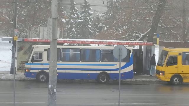 10 минут у остановки Космическая площадь - Днепропетровск, 08.12.2014 смотреть онлайн