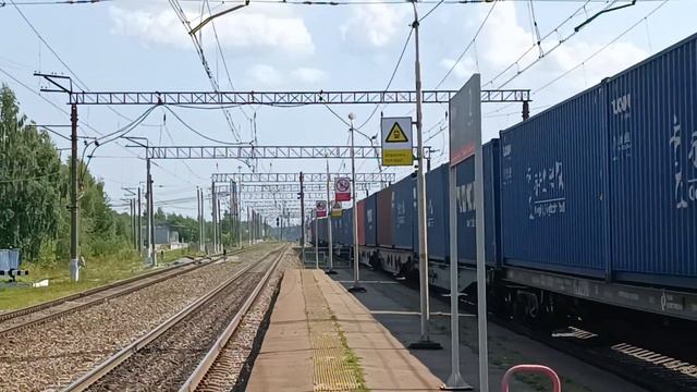 гость из Свердловска 2ЭС6-1008 с контейнерами на станции Кресты