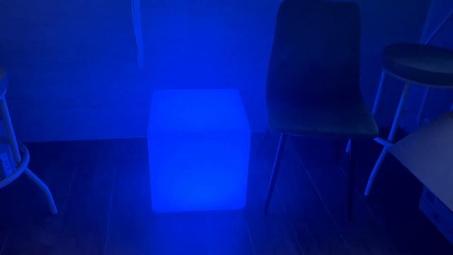 Светящийся LED куб 43см аккумуляторный смотреть онлайн