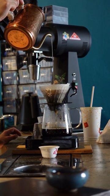 V60 Pour from Dissolved Solids смотреть онлайн