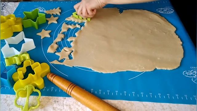 Розсипчасте пісочне печиво на смальці.
