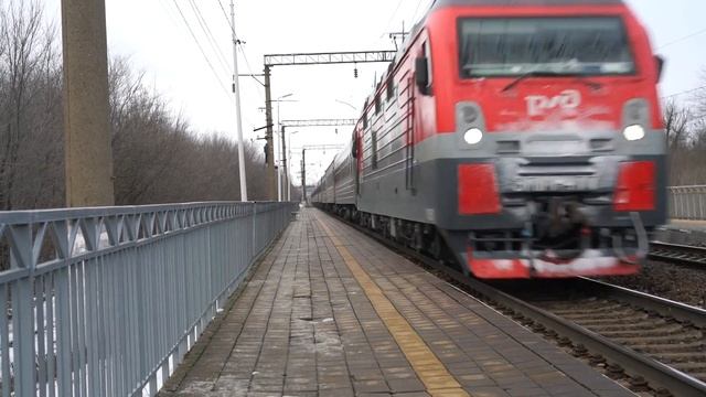 Электровоз ЭП1м-477 с пассажирским поездом смотреть онлайн