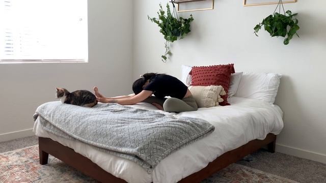 15 Minute Relaxing Yoga In Bed _ All Levels Everyday Stretch