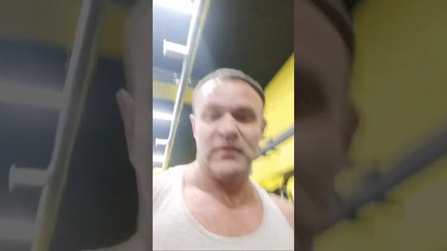 Из Зала