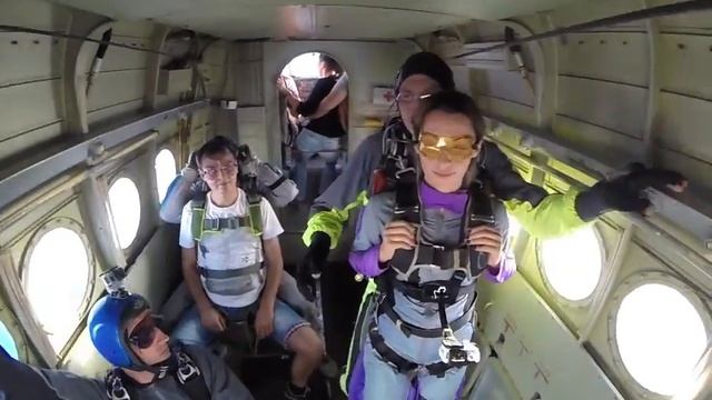 Первый прыжок с парашютом тандем Киев Чернигов смотреть онлайн