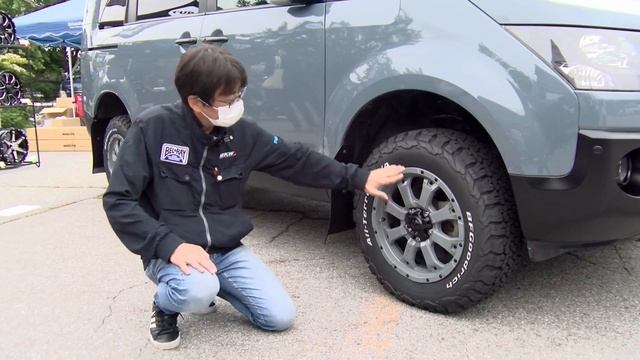 つい目で追ってしまうアースカラーなデリカ。ネオクラスタイルをキメるにはホイールのチョイスが重要！ホイール選びを詳しく聞いてきました