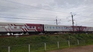 ЭП2К 271 с поездом «Гранд экспресс» проезжает Сортировочную.