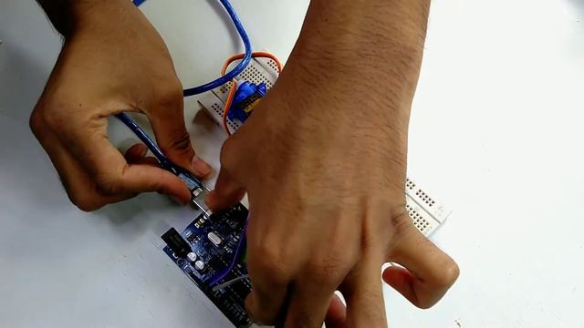 How To Connect Servo Motor With Arduino || Control Servo motor Using Push Button In Hindi ||
